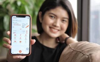 Saya Kembali Pakai HP Buttons Setelah 10 Tahun Smartphone — Rasanya Bebas Stres & Notifikasi, Teman Kantor Ikutan 5 Orang